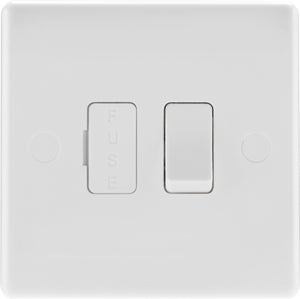 BG Moulded White 13 Amp Switched And Fused 13a