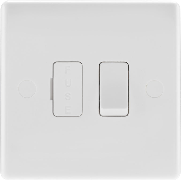 BG Moulded White 13 Amp Switched And Fused 13a